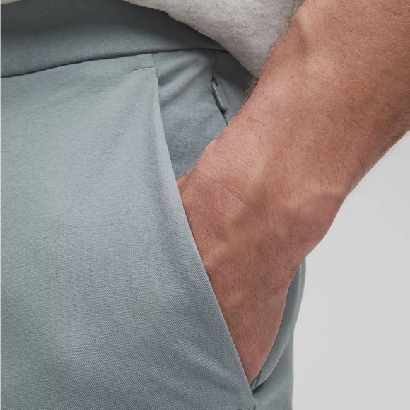 Lululemon ABC Slim-Fit Trouser 30L
Stretch Cotton VersaTwill - Picture 4 of 8